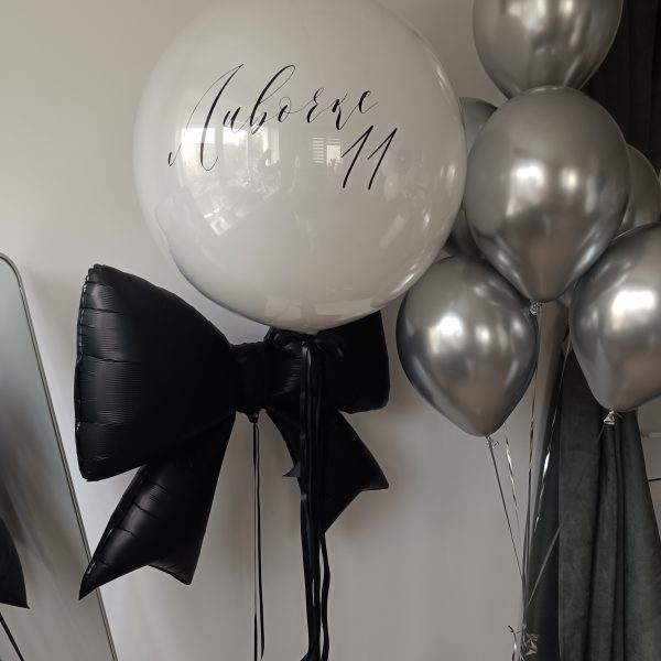 Композиция из гелиевых шаров с бантом для девочки 11 лет